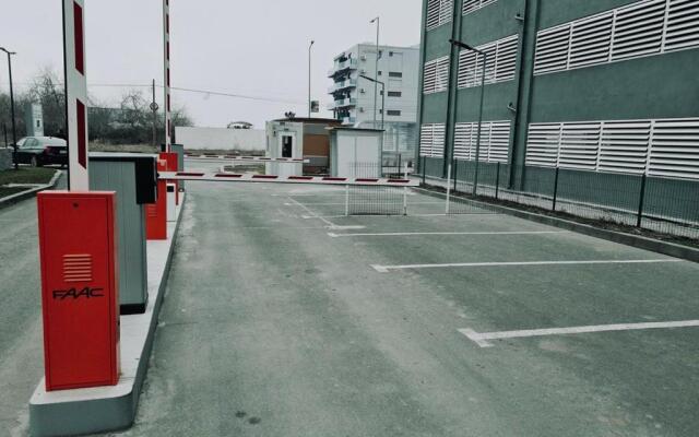 Studio Escape Mamaia next by LOFT
