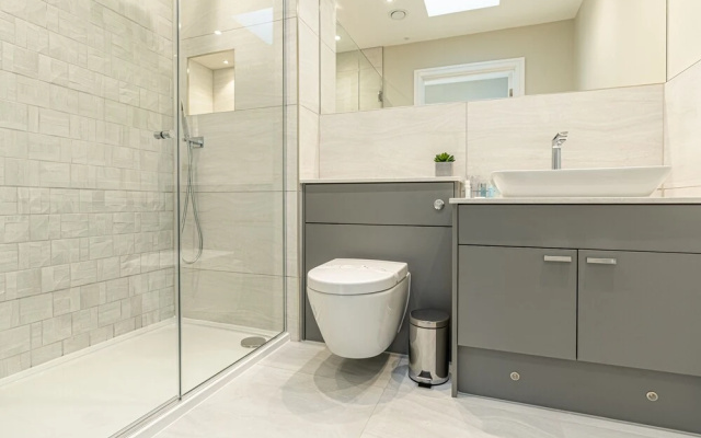 Celador Apartments - Bond House