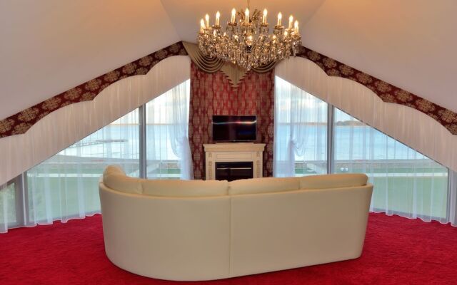 Загородный отель «Лесное озеро»