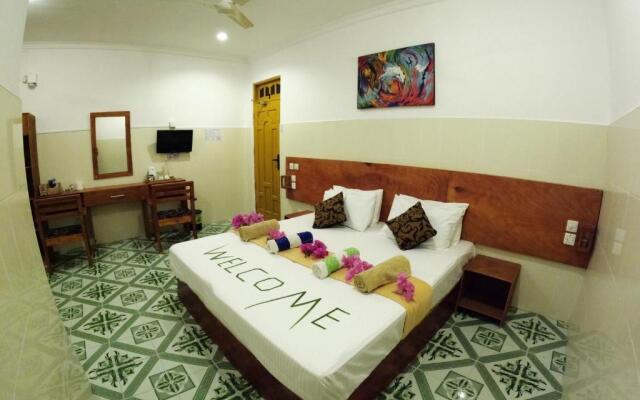 Adroit Beach Inn