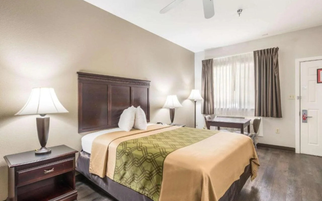 Bryant Inn & Suites