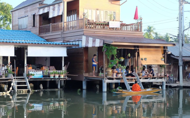 Baan Pitumata Amphawa