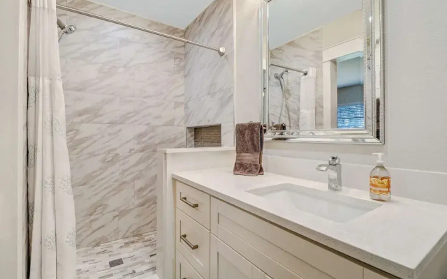 4836/4838 Esplanade St B-pool