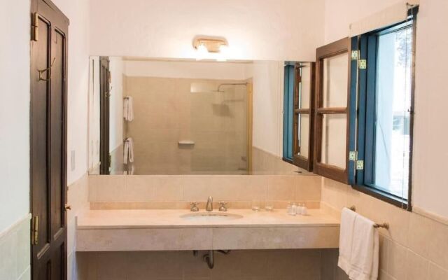 Postales by DOT Boutique