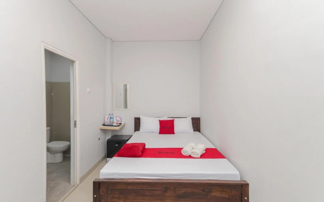 RedDoorz @ Gedangan Sidoarjo