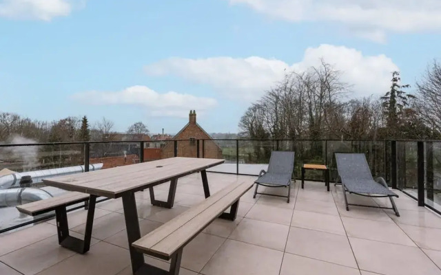 Apartment With two Large Terraces