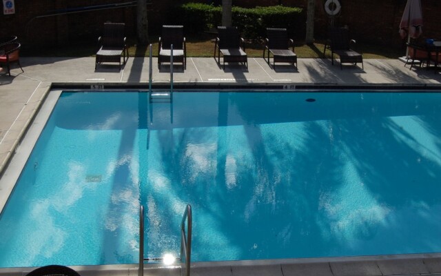 Ramada By Wyndham Temple Terrace/Tampa North