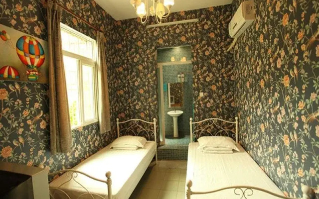 Xiamen Ring Island Coast Inn Blue House