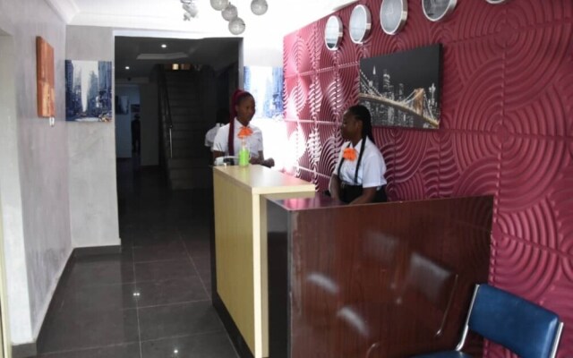 Beautiful 1 Bed, Living Room in a Hotel Penthouse