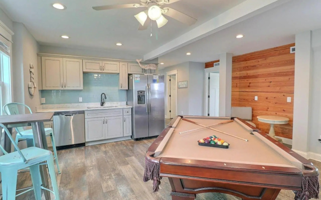 4059 - Bikinis & Martinis