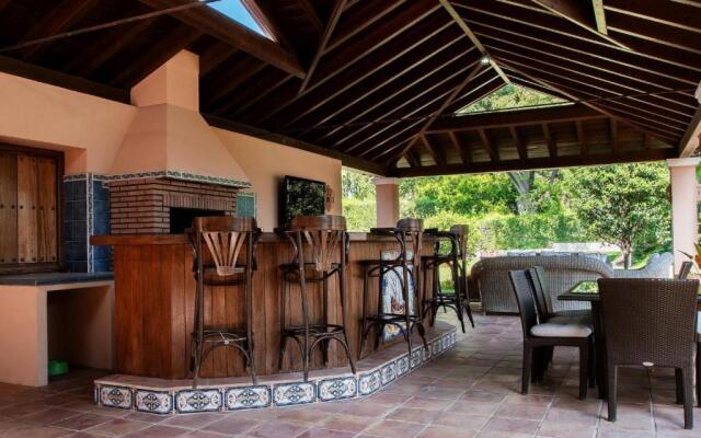 1077 beach villa el paraiso