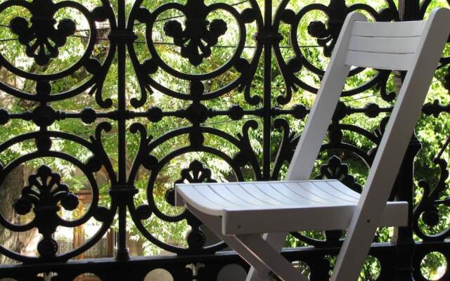 06 Soho Suites Bed & Breakfast