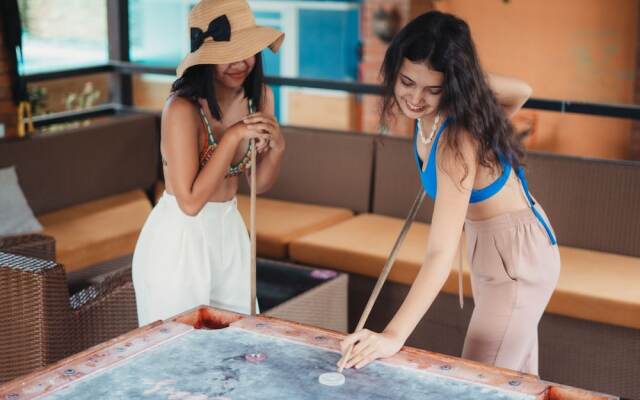 The Palms Resort & Bar