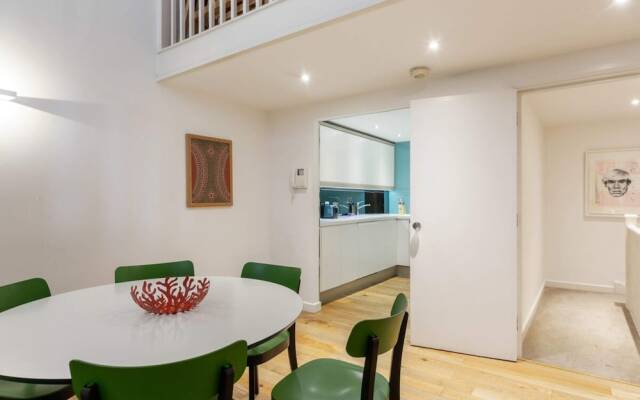 Bright & Beautiful Two Bedroom Apartment, Sleeps 4