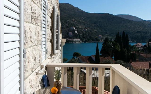 Apartments Moretić