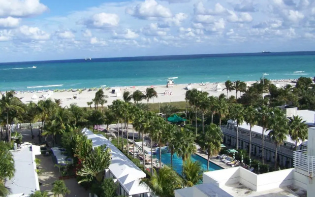 Marseilles Beachfront Hotel