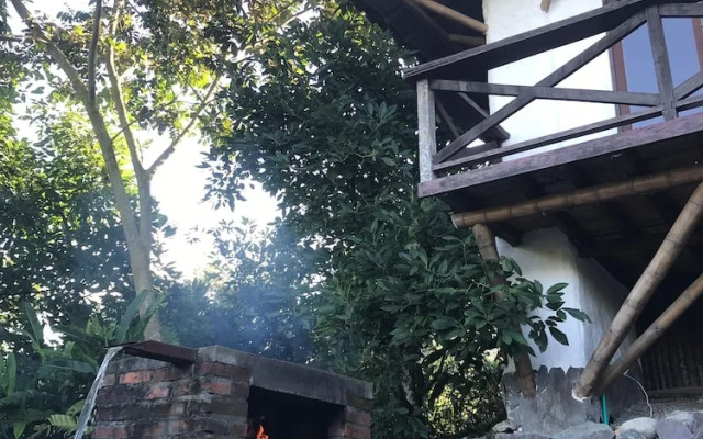 Viga Vieja Cabaña Rustica by Nomad Guru