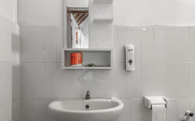 Aira Homestay Near Pantai Kuta Mandalika