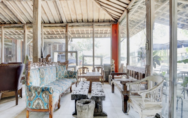 OYO 90363 Nira Guest House Sanur Bali