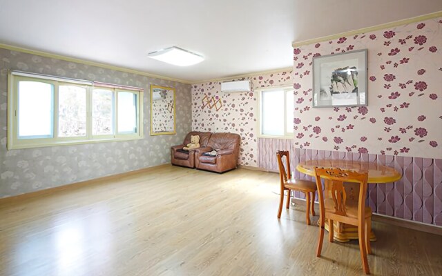 Yangsan Forur Seasons Villa Pension