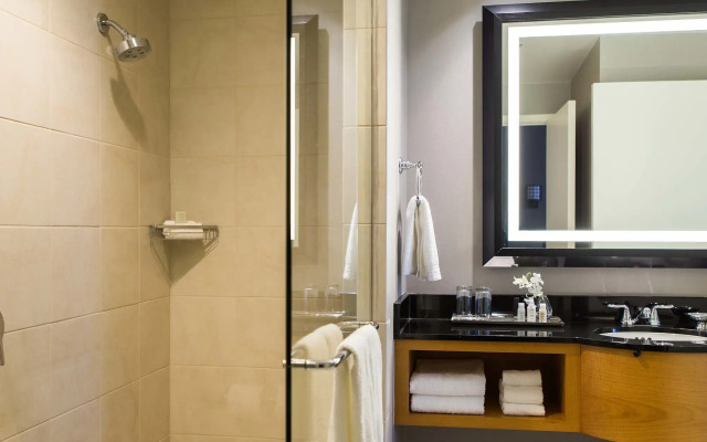 Renaissance Chicago O'Hare Suites Hotel