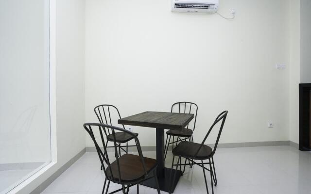 OYO 1428 miko capsule hotel