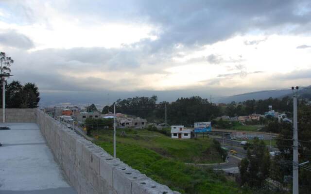Quito Condor Hostal