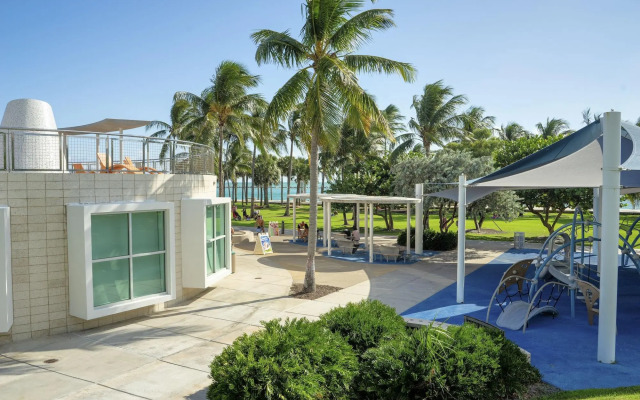 Greenview Hotel by Lowkl