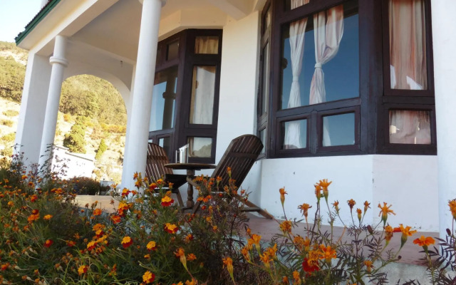 Monal Inn by Nature