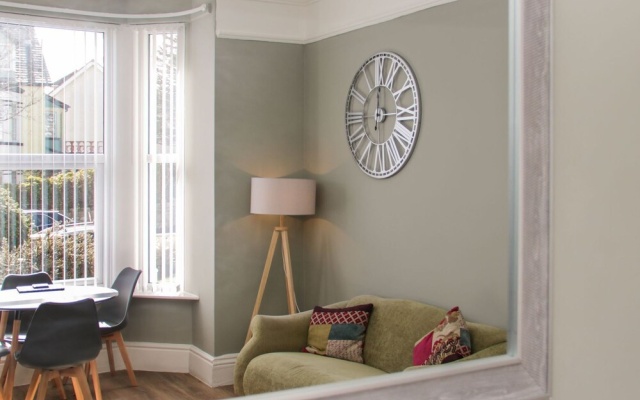 Flat 1A, Mona House