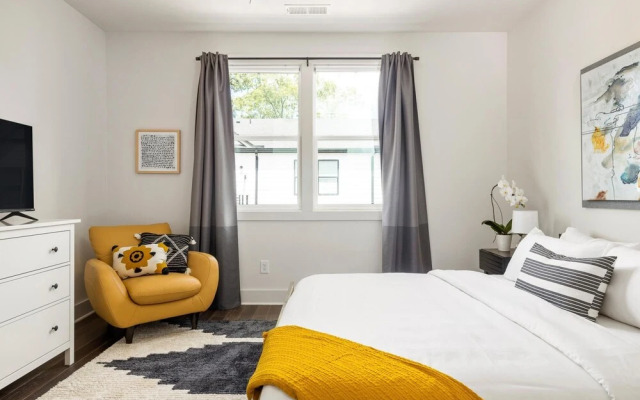 Cheerful Townhome With Garage EAV Local