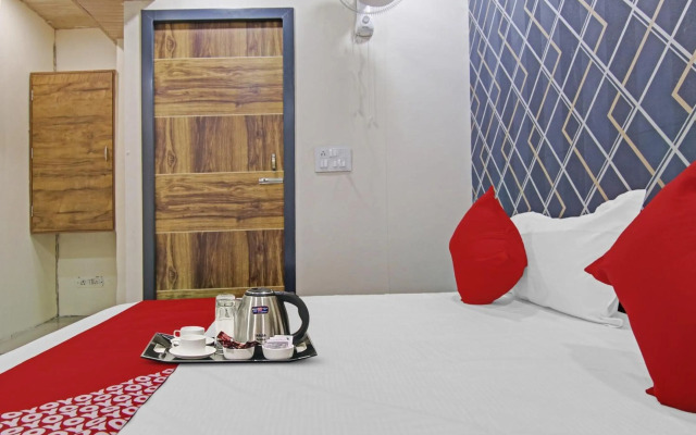 OYO Flagship 70389 Sr Residency