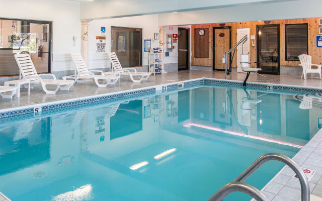 Sleep Inn & Suites Oregon - Toledo