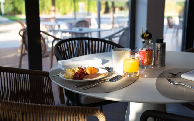 Zenitude Hotel la Valadière, an Ascend Collection Hotel