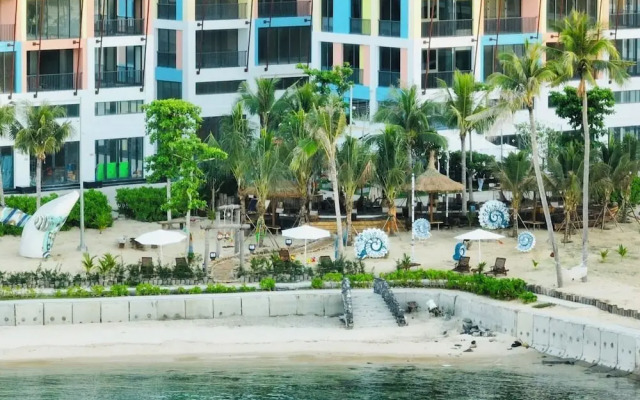 Cozy Front Beach House wid Private Beach