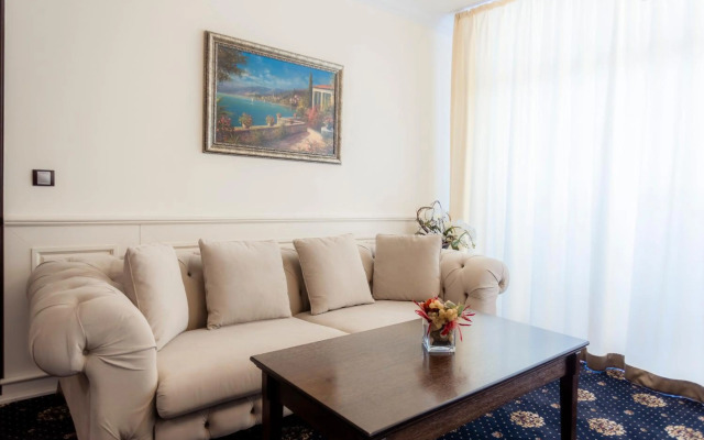Palace-Marina Dinevi Hotel