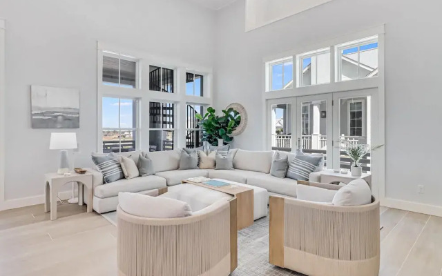 Lakeside Luxury 230 LAK