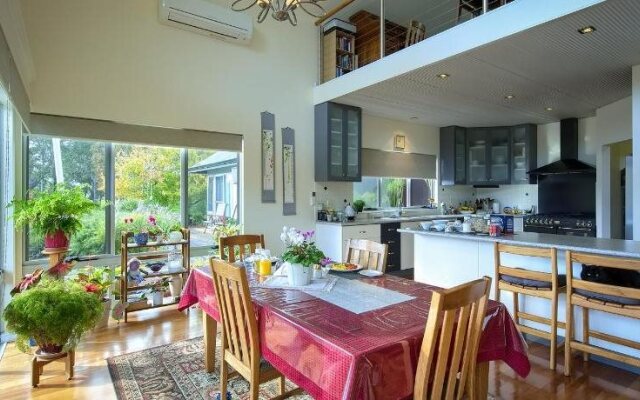 Glenelg on King Bed & Breakfast