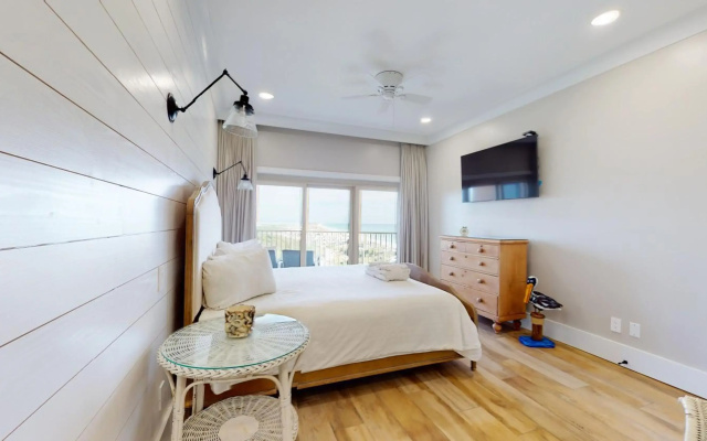Beach Manor 1005