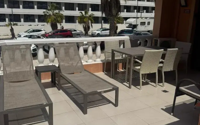 Las Americas 1-bed Apt, Sleeps 5, Pool, Parking