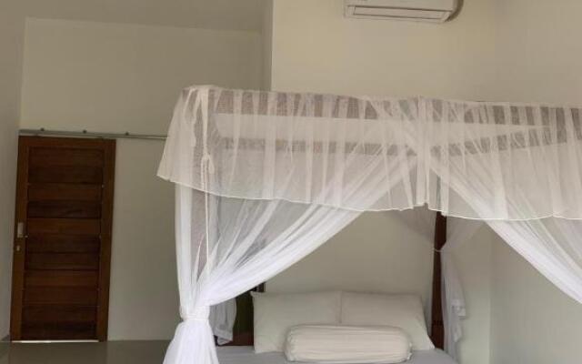 Warung Jemeluk & Home Stay