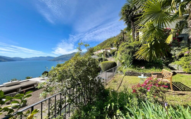 Peace Over the Lake Room 1