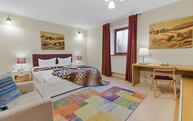 Piata Sfatului Studio