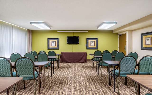 Comfort Inn & Suites St. Pete - Clearwater International Airport