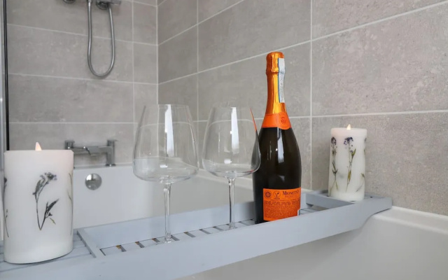 Lovely 2bed Apartment in Westcliff-on-sea!