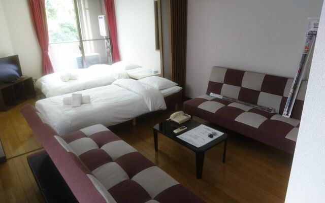 Pine Tree Hotel