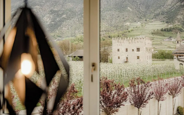 Amolaris Garden Loges & Guesthouse