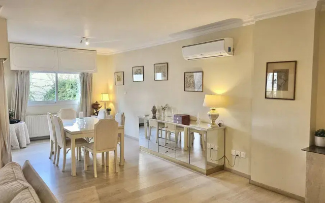 24 NIC - Stay Charm Classic Apartment