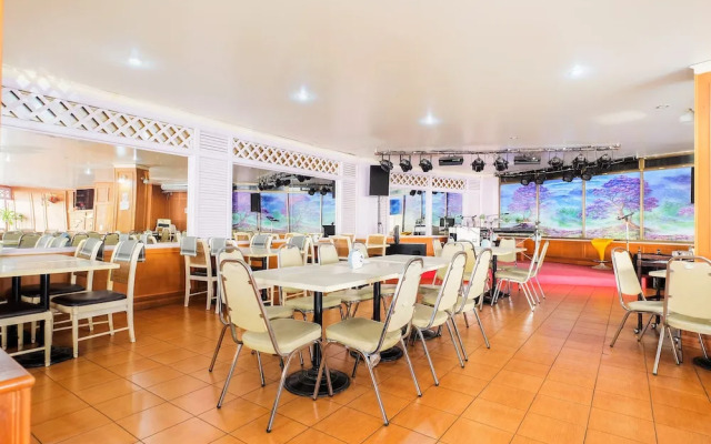 OYO 565 Trang Hotel