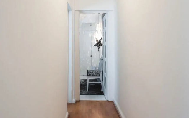Black & White Apartment